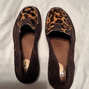Ariat women’s Cruiser Boat Shoes Leopard Print Women's Loafers. Size 7